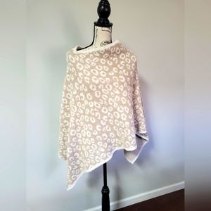 Barefoot Dreams poncho in animal print size S/M